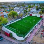 Héctor Santana rescata espacios públicos: entrega rehabilitación de cancha en San Vicente del Mar