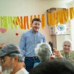 Israel Santillán convive con el Club de la Tercera Edad de Valle Dorado