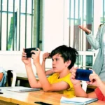 ¿Prohibir o no los celulares en las escuelas?
