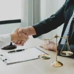Con título o sin título se podía trabajar en leyes