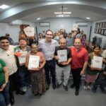 Garantiza gobierno de Héctor Santana certeza jurídica con la entrega de más de 800 registros extemporáneos en Bahía de Banderas